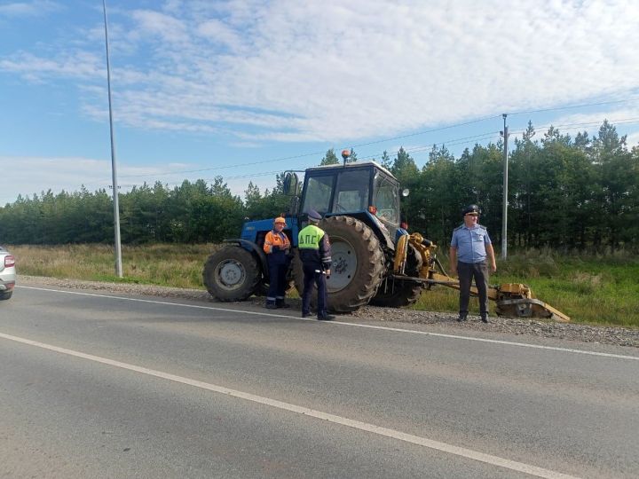 Совместный рейд с ГИБДД: в Мамадыше проверили самоходную технику