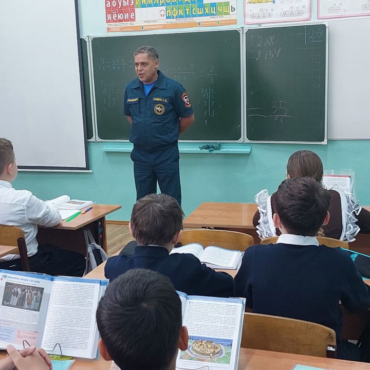 В городской школе №1 прошел урок безопасности от профессионального спасателя