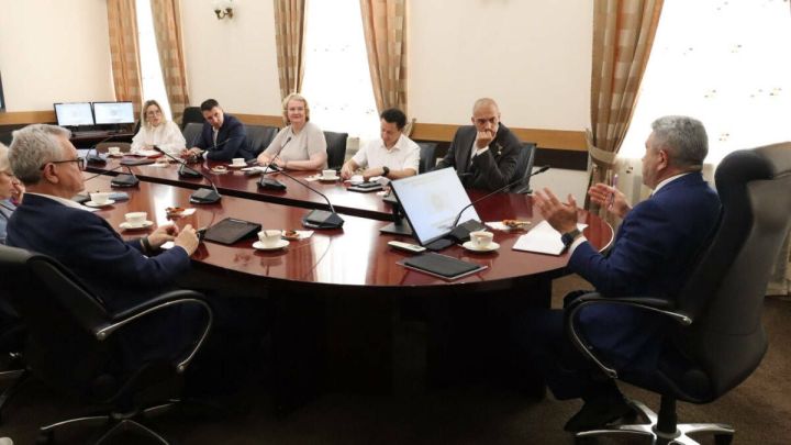 Герой России Расим Баксиков проходит стажировку в Минобрнауки Татарстана