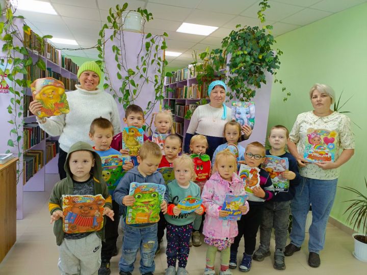 Малыши из Шадчинского детского сада открыли для себя мир библиотеки