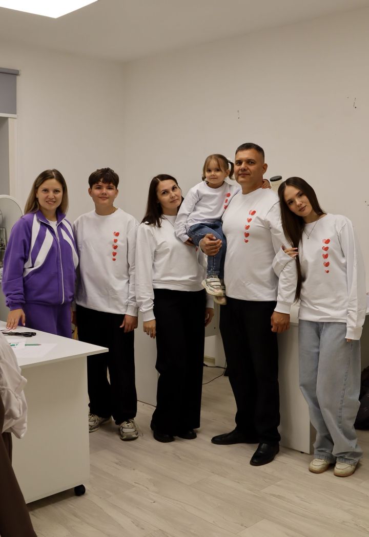 Многодетная семья приняла участие в семейном мастер-классе в «Мечте»