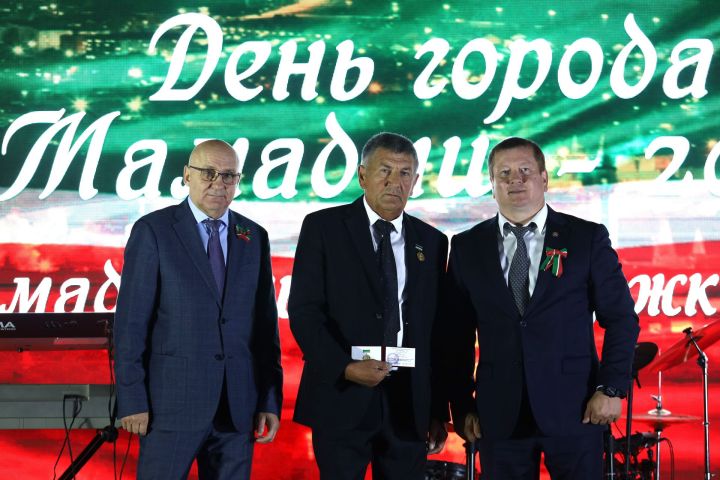 От каменщика до Заслуженного строителя: трудовая летопись Хариса Ситдикова