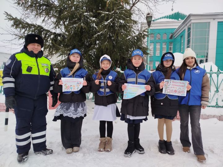 ЮИДовцы напомнили водителям Мамадыша о детской безопасности