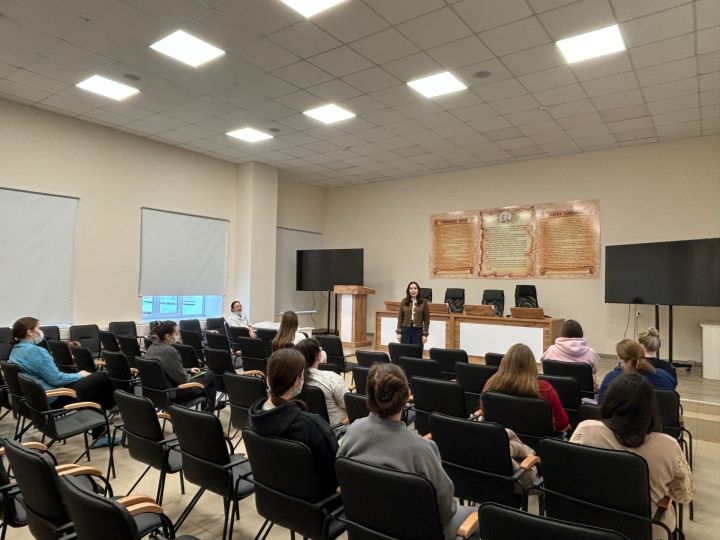 В Мамадыше стартовал новый цикл занятий проекта «Мама знает»