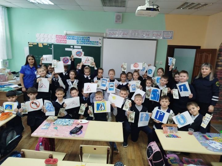Безопасность глазами детей: в лицее №2 прошел конкурс рисунков по ПДД