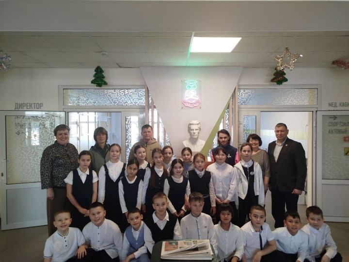 Представители «Вятки» представили лицеистам проект спортивного класса