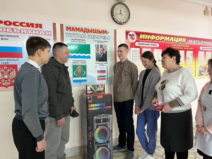 Участник СВО подарил ученикам современную звуковую систему