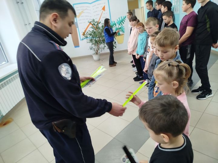 Госавтоинспекторы провели урок безопасности в школах Мамадышского района