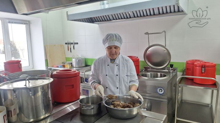 Пищеблок Мамадышской ЦРБ раскрыл секреты лечебного питания