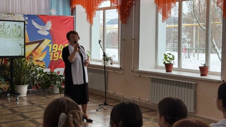 Работники РДК провели для школьников урок памяти о блокадном Ленинграде