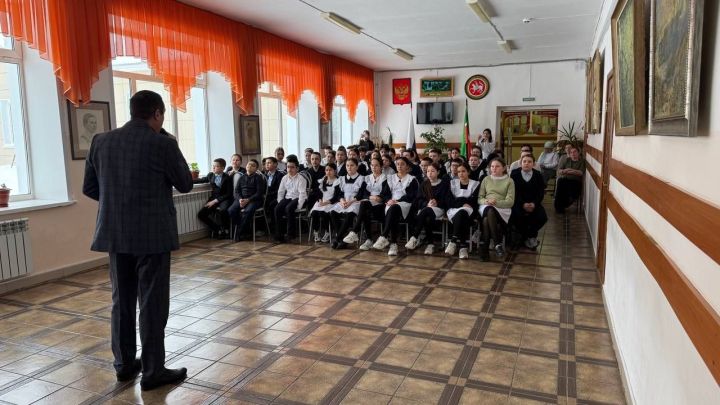 Работники РДК провели для школьников урок памяти о блокадном Ленинграде