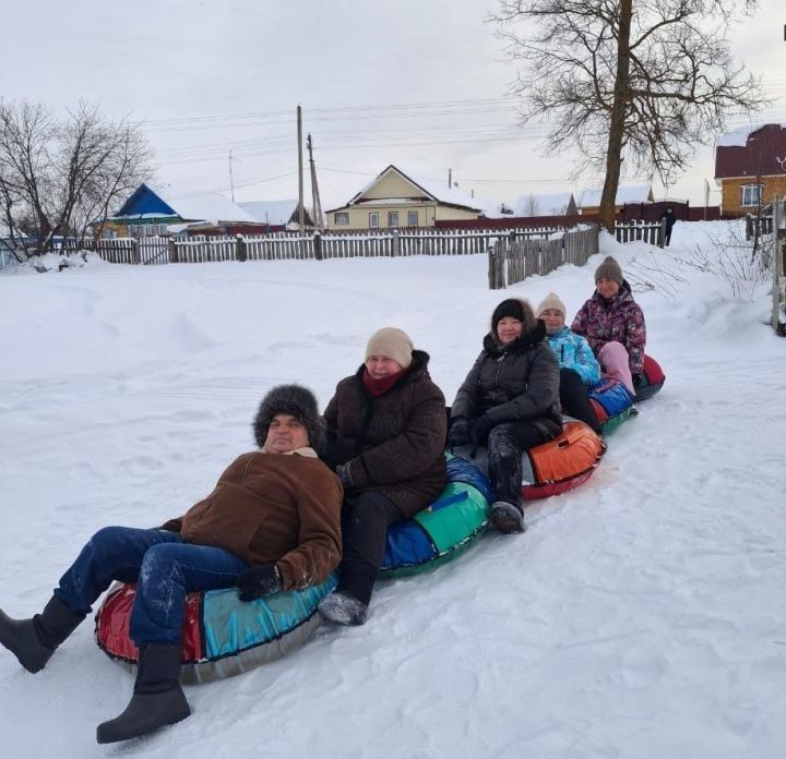 На гору Ишмая в селе Албай съезжаются из соседних деревень