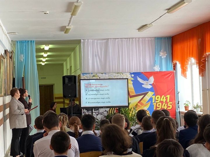 Работники РДК провели для школьников урок памяти о блокадном Ленинграде