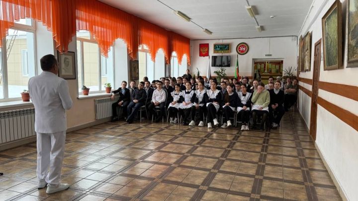 Работники РДК провели для школьников урок памяти о блокадном Ленинграде