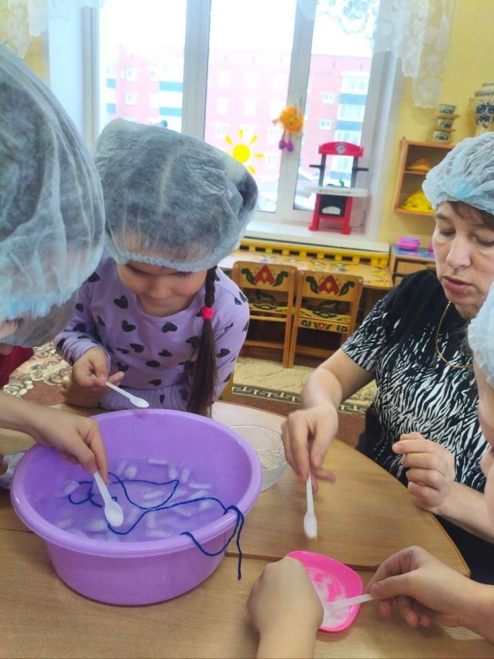 Юные ученые из Мамадыша провели эксперимент со льдом и солью