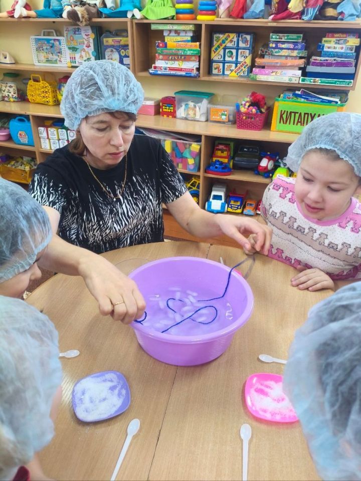 Юные ученые из Мамадыша провели эксперимент со льдом и солью