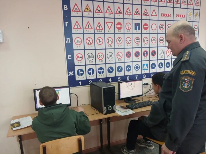 В Мамадышском колледже прошли экзамены на право управления тракторами