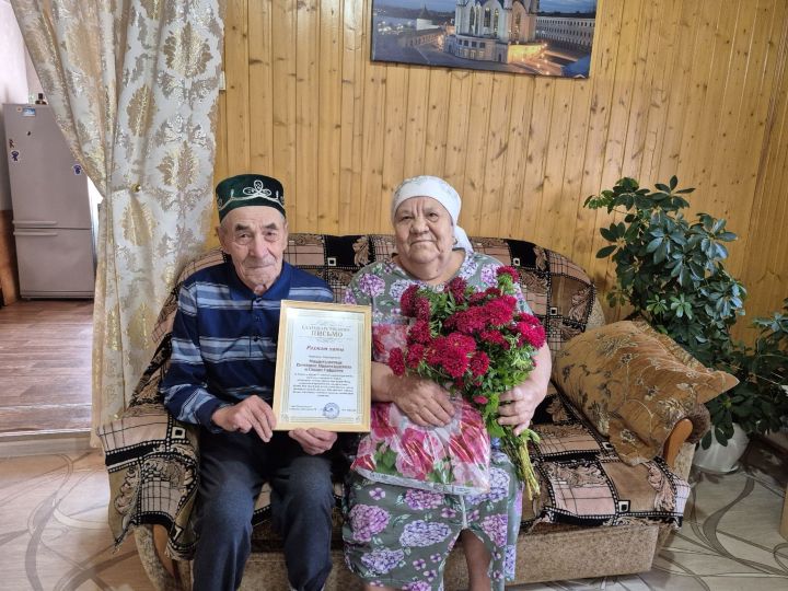В Куюк-Ерыксе поздравили пару, которую ставят в пример молодёжи