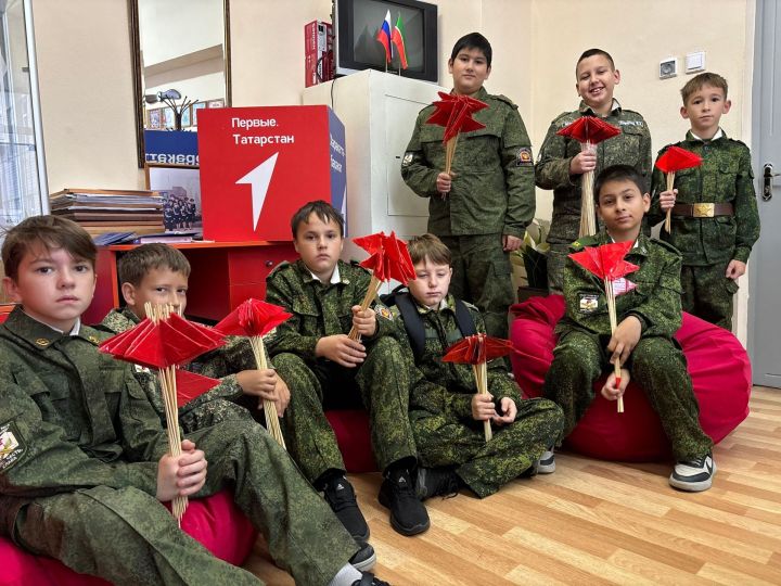Мамадышские школьники изготовили партию сапёрных флажков