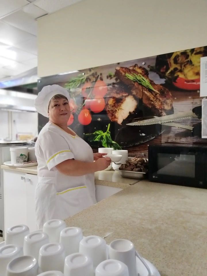 Галина Уразлина начинала на бабушкиной кухне, а теперь кормит целый комбинат
