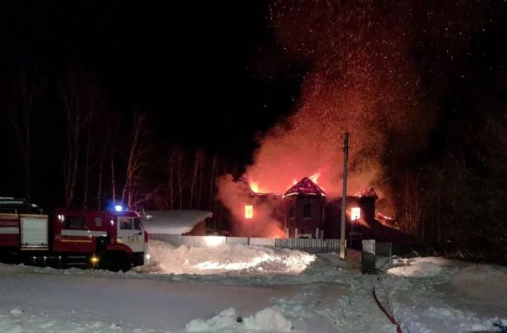 В Мамадышском районе сгорел двухэтажный дом