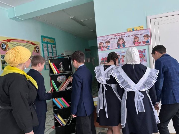 Таканышские школьники отметили День дарения книг
