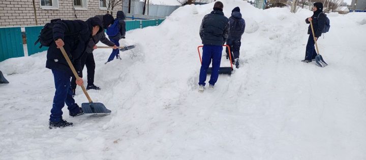 Активисты «Движения Первых» пришли на помощь 88-летнему пенсионеру