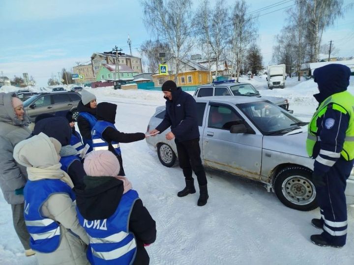 Спасти жизнь – пристегнуть ремень: юные инспекторы провели важную акцию