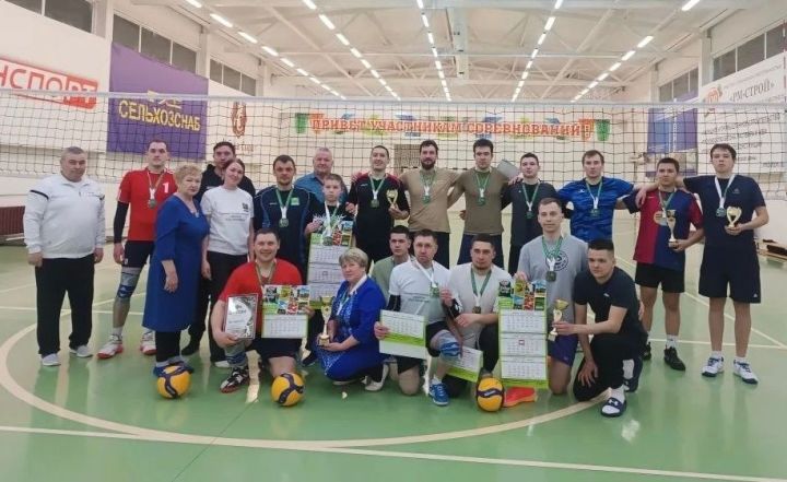 В Нижнем Таканыше почтили память участника СВО волейбольным турниром