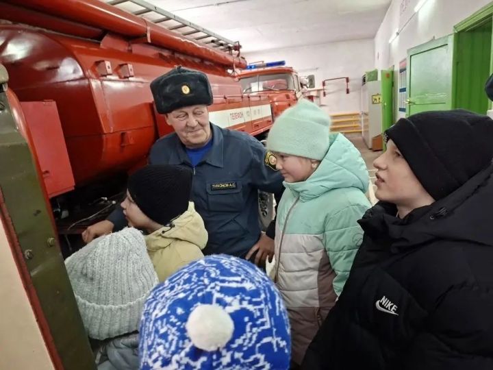 В пожарной части села Соколка прошла экскурсия для школьников