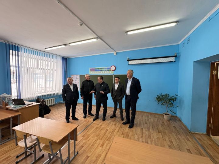 Татарстанда мәктәпләр һәм көллиятләрне капиталь ремонтлау барышына бәя бирелде