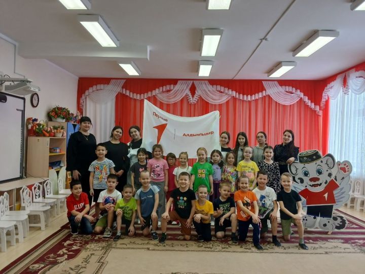 Сказочные герои пришли в гости к малышам