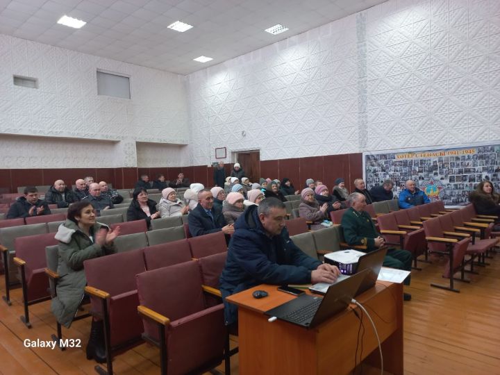 На сходе в Средних Кирменях обсудили итоги года, поддержку СВО и ремонт дороги