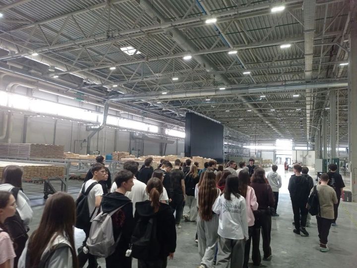 Лицеисты Мамадыша посетили промышленный гигант «Алабуга»