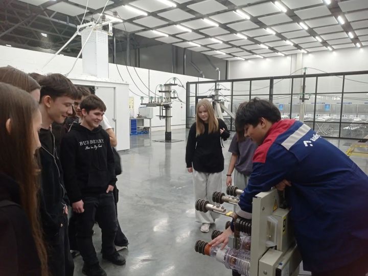 Лицеисты Мамадыша посетили промышленный гигант «Алабуга»