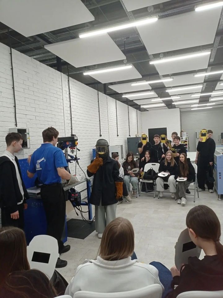 Лицеисты Мамадыша посетили промышленный гигант «Алабуга»