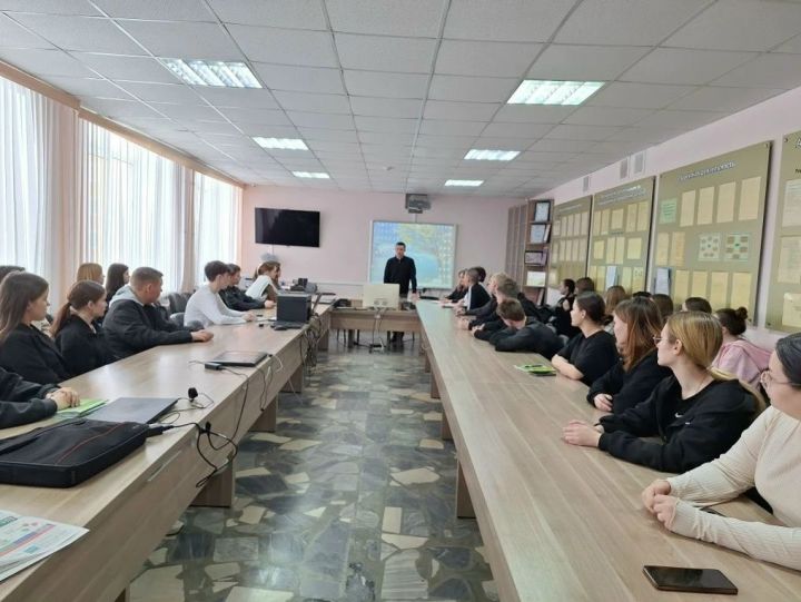 Студентам политехнического колледжа рассказали о грантах Росмолодёжи