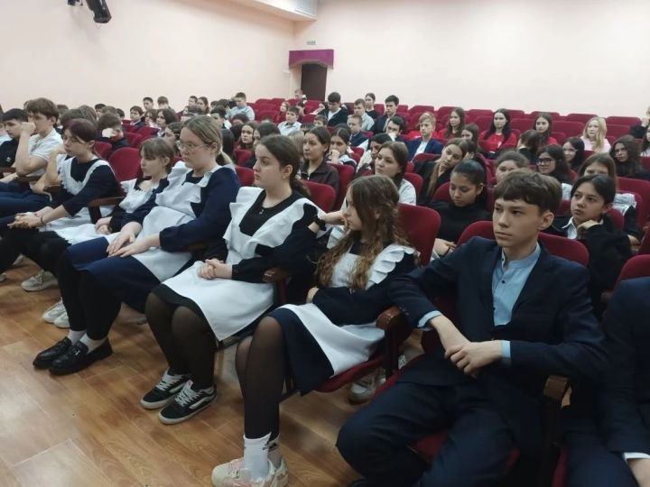 Ветераны боевых действий стали главными героями парламентского урока в школе №3