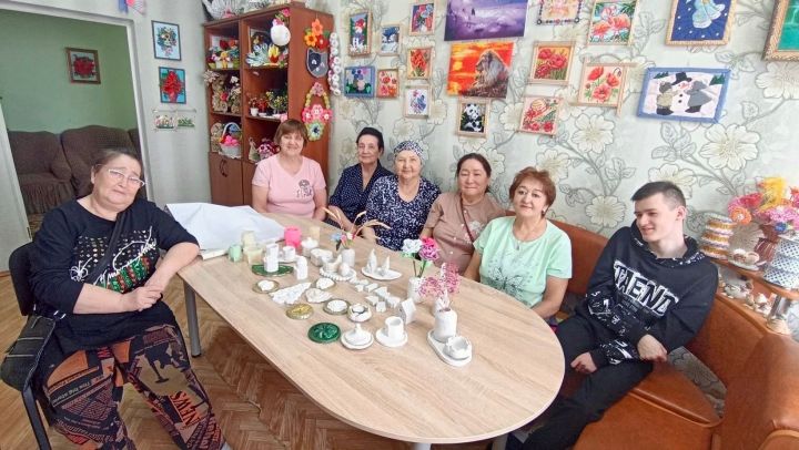 В центре «Забота» прошел мастер-класс по гипсовой лепке