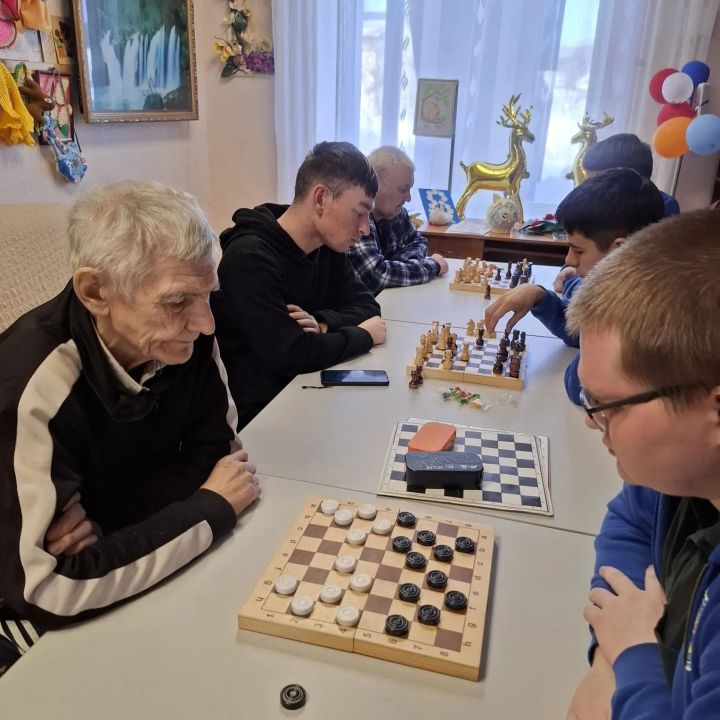 Студенты Мамадыша устроили праздник для жителей дома-интерната