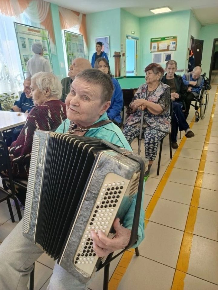 Студенты Мамадыша устроили праздник для жителей дома-интерната