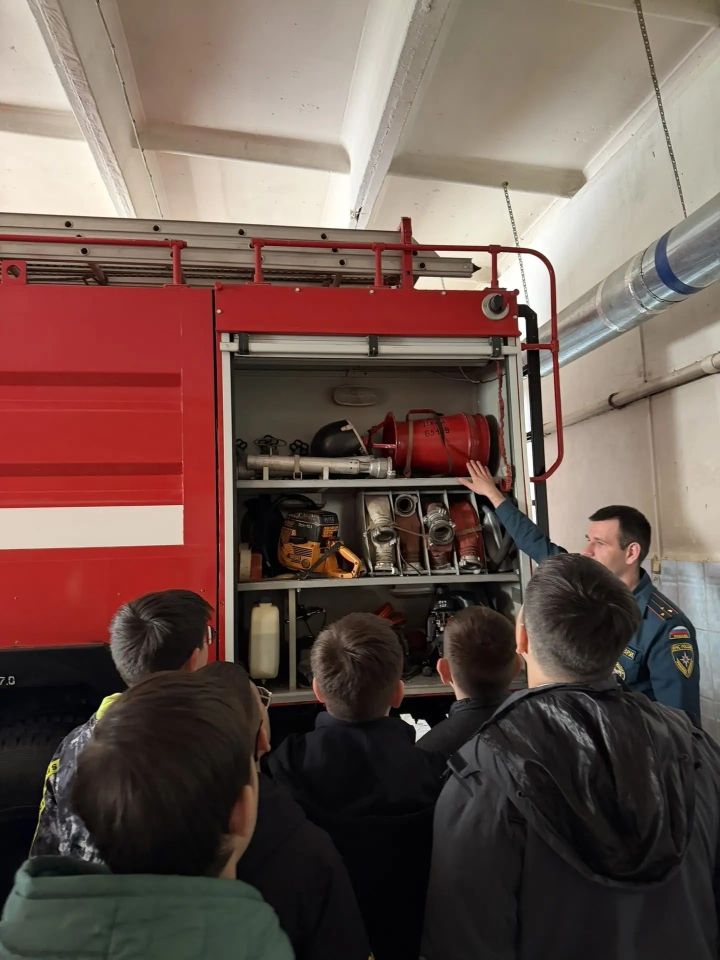 Экскурсия в пожарно-спасательную часть прошла для лицеистов Мамадыша