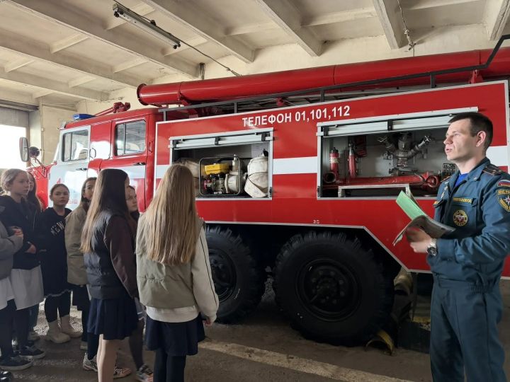 Экскурсия в пожарно-спасательную часть прошла для лицеистов Мамадыша