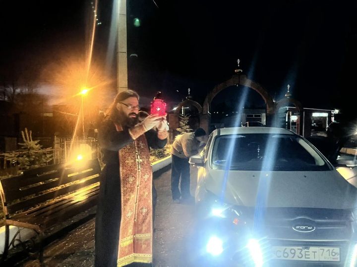 Благодатный огонь доставили в храмы Мамадышского района