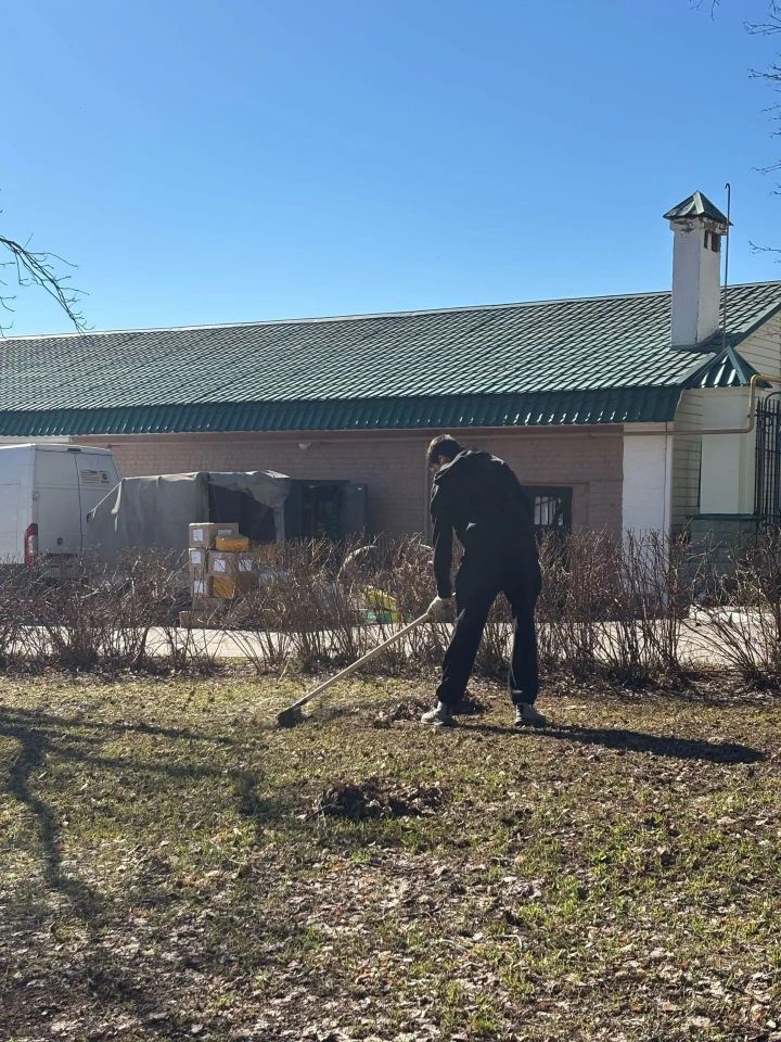 Лицеисты провели субботник в парке в центре города