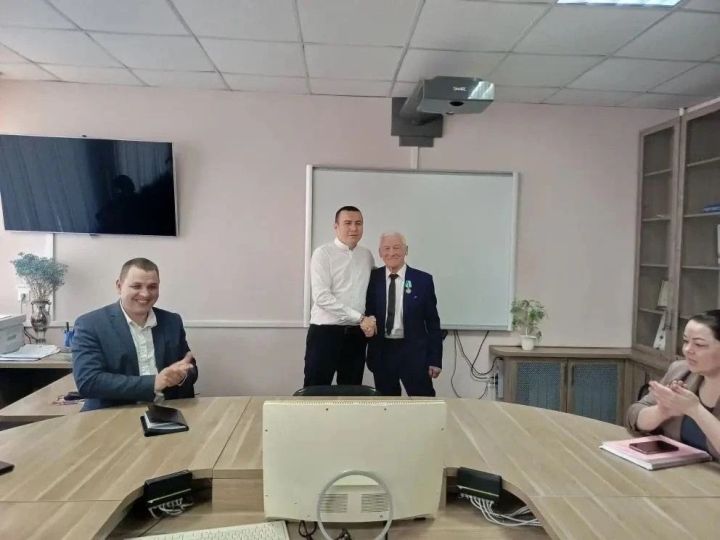 Педагог из Мамадыша удостоен медали «За доблестный труд»