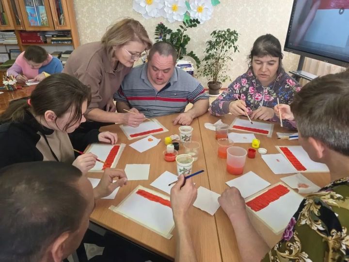 Рисование рассвета: необычный мастер-класс для получателей соцуслуг