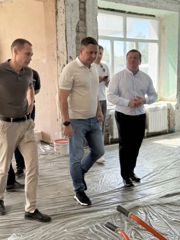 Илья Вольфсон в Мамадыше посетил Аллею Славы и строящиеся объекты