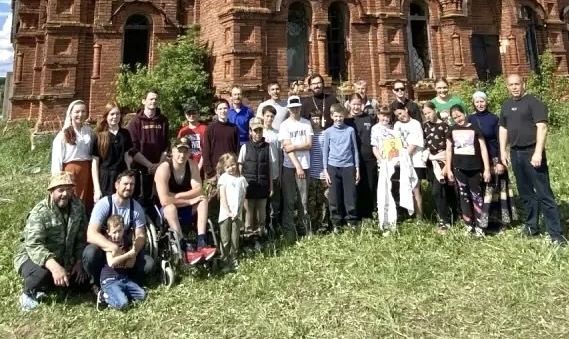 «Причал» у старинного храма