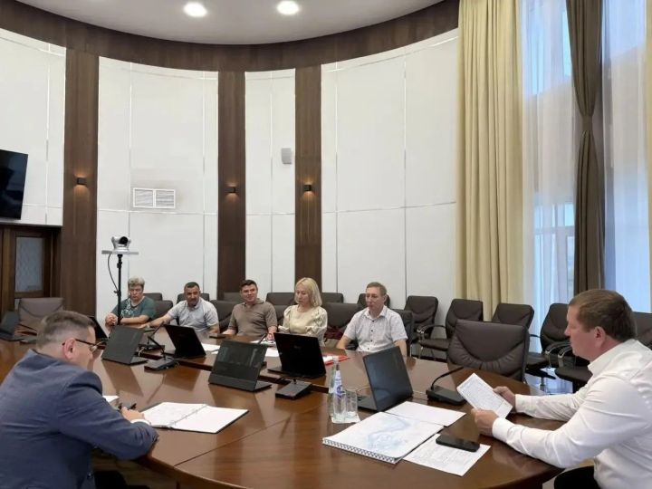 Глава района Вадим Никитин провёл совещание по транспорту и питанию школьников